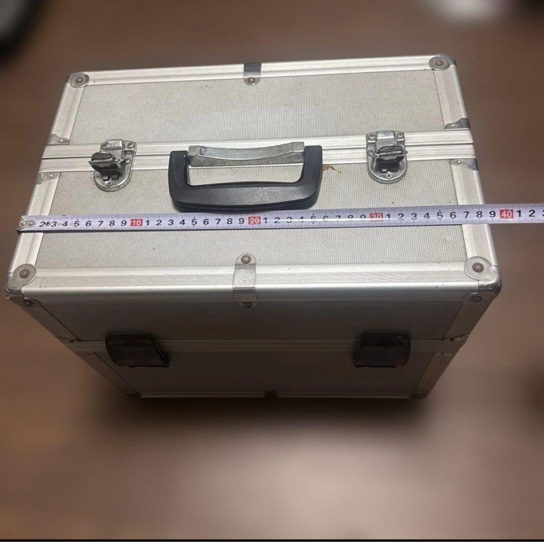 アルミ製カメラケース、カメラ、レンズ、その他装着品セット