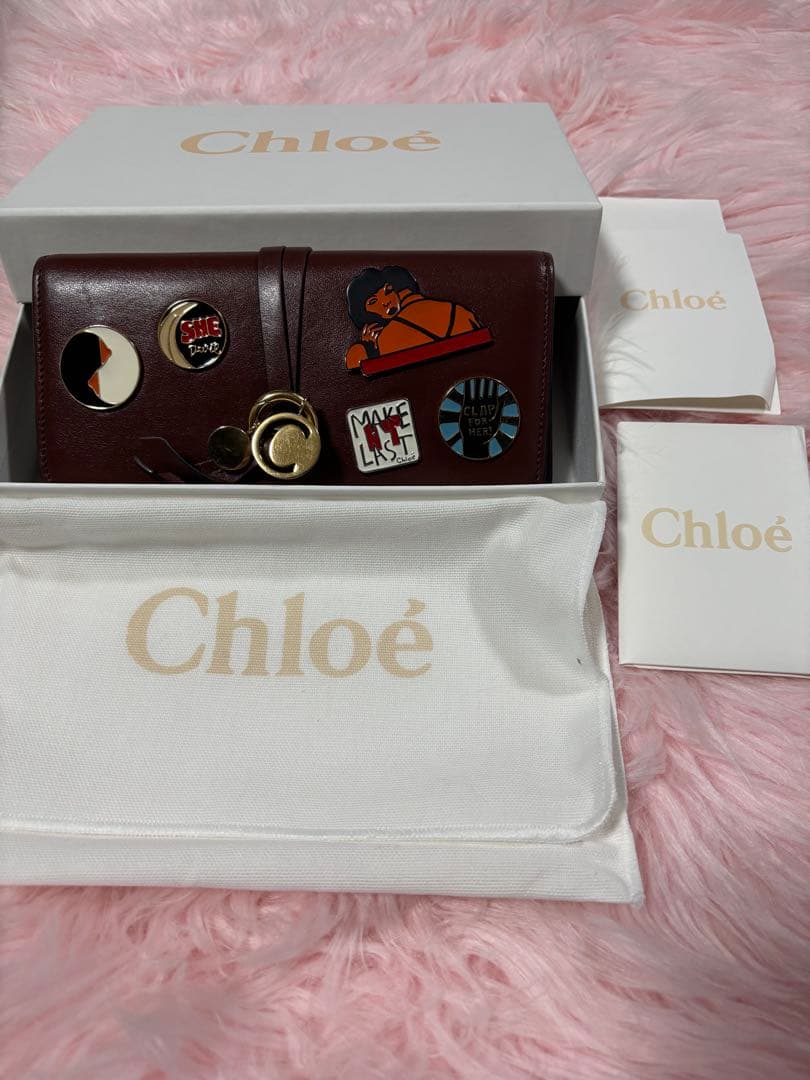 Chloé ダークブラウン 長財布 ピンバッジ付き