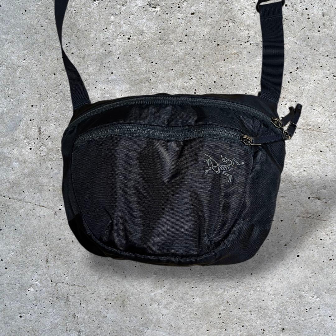 美品　アークテリクス　ショルダーバッグ　ナイロン　マンティス2 ブラック　黒