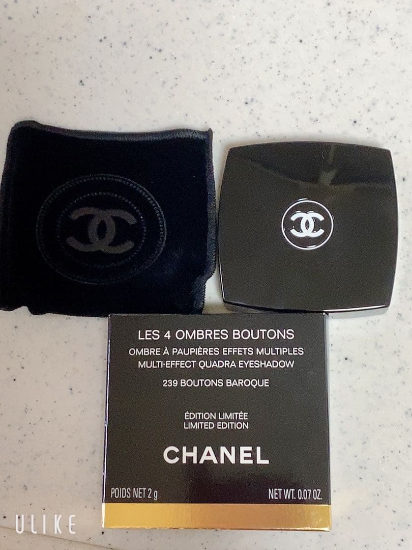 CHANEL レ キャトル オンブル 239 ブトン バロック