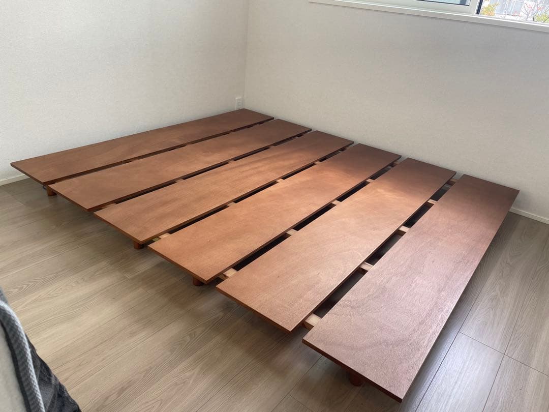 【直接引き取り価格】クイーンサイズベッドフレーム