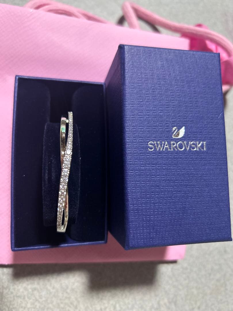 Swarovski シルバー クロスデザイン バングル