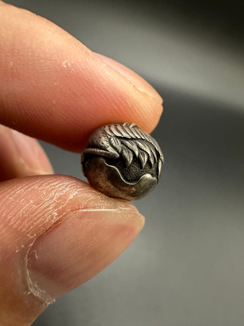 純銀製　緒締　鶴　金象嵌　骨董古美術　在銘