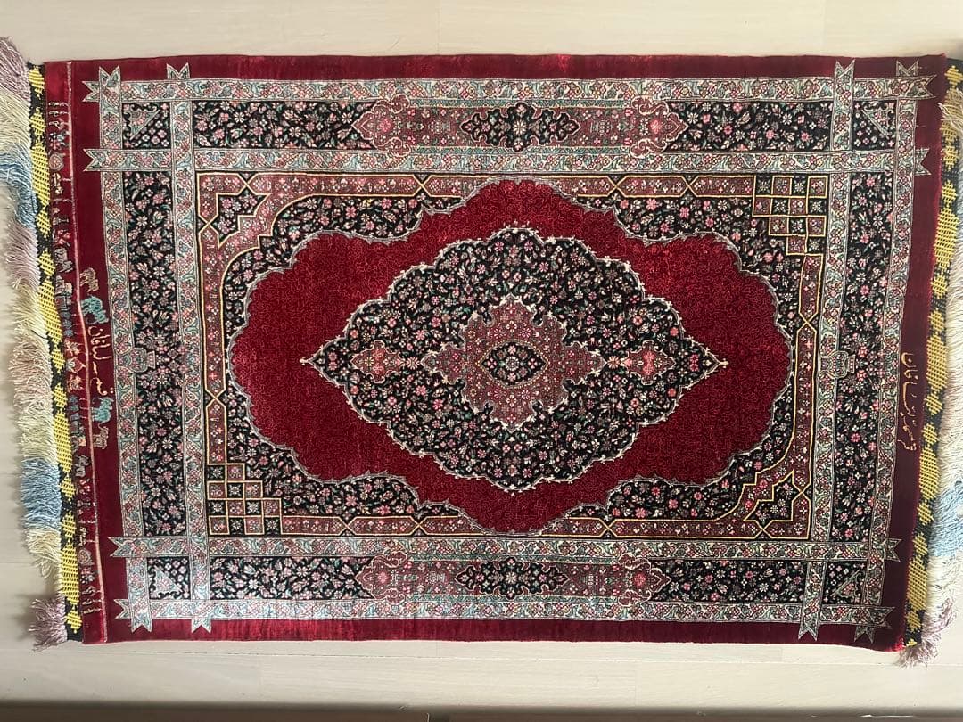 イラン製絨毯　赤