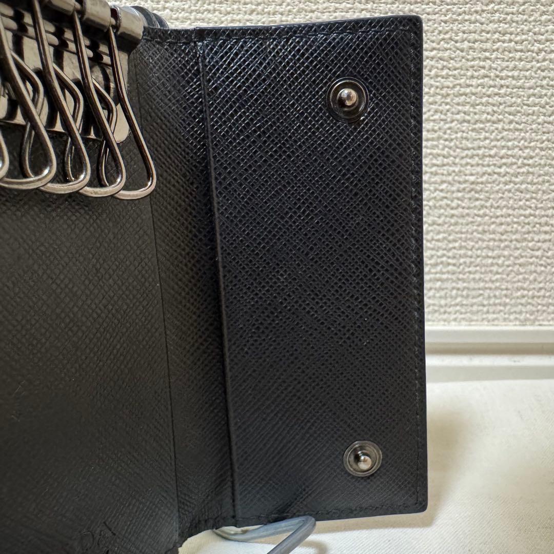 【美品】プラダ PRADAサフィアーノレザー 6連 金具ロゴ キーケース