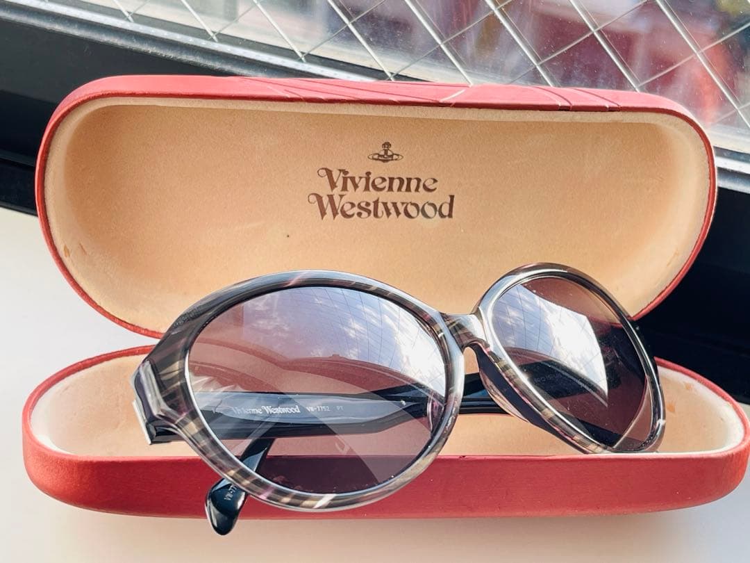Vivienne Westwood オーバーサイズサングラス