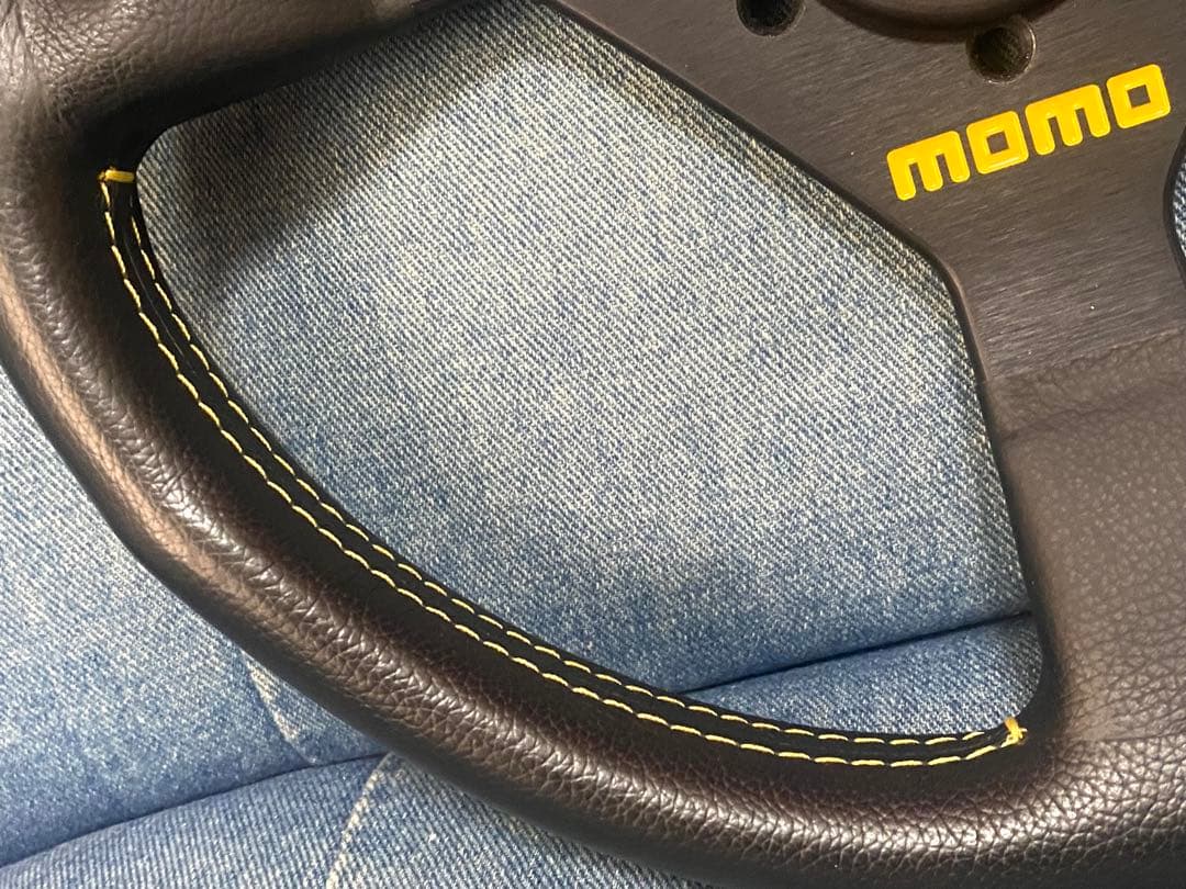 美品　MOMO VELOCE RACING 320mm ステアリング