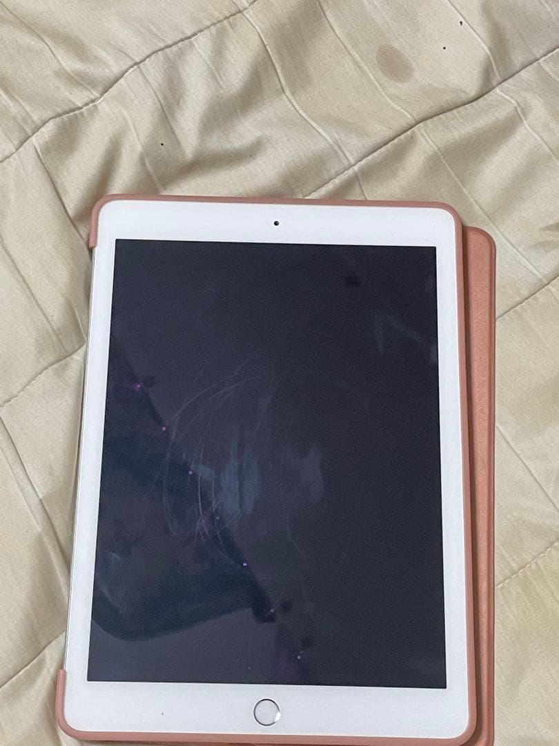 ホワイト iPad 本体 ピンクカバー付き