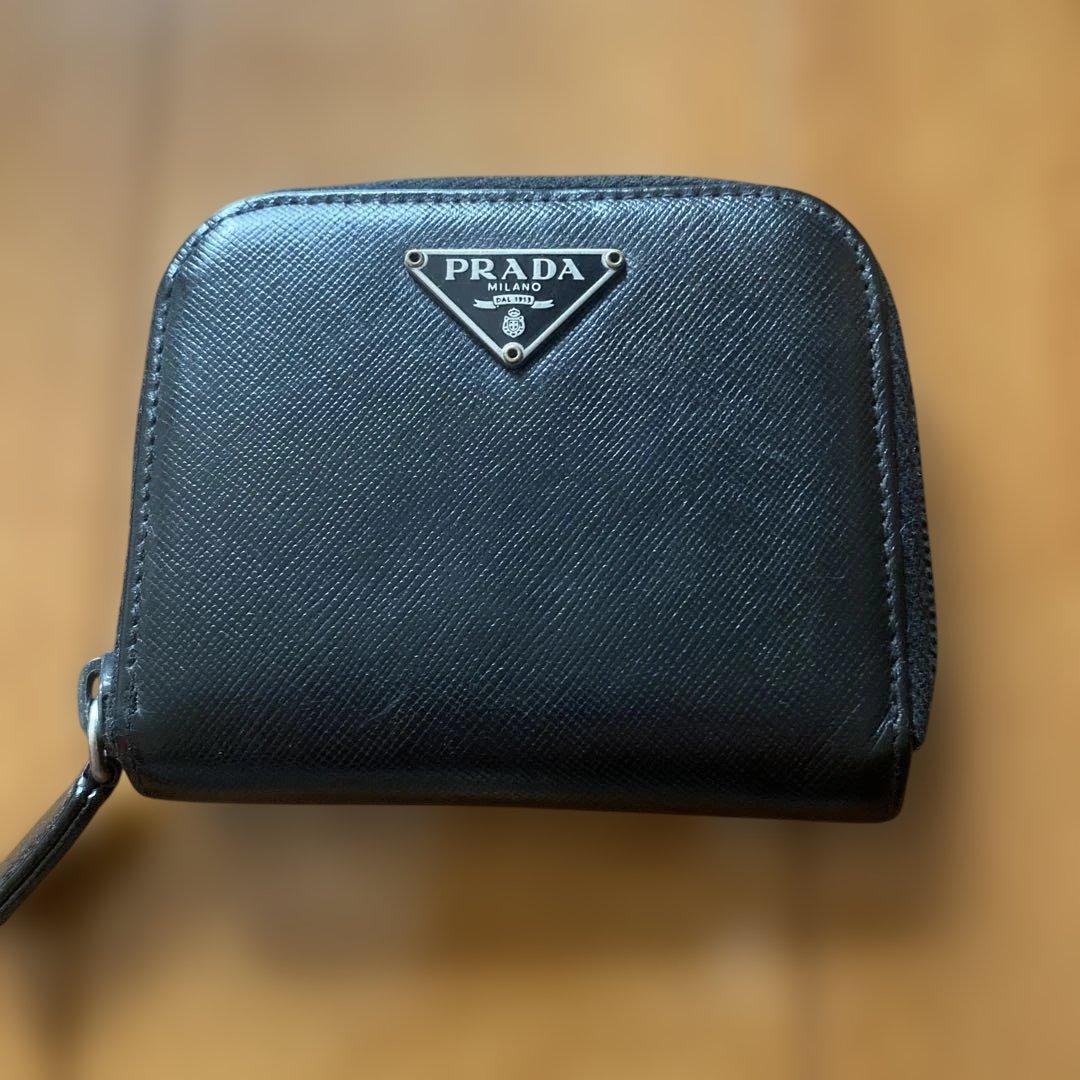 PRADA ブラック 二つ折り財布 ケース