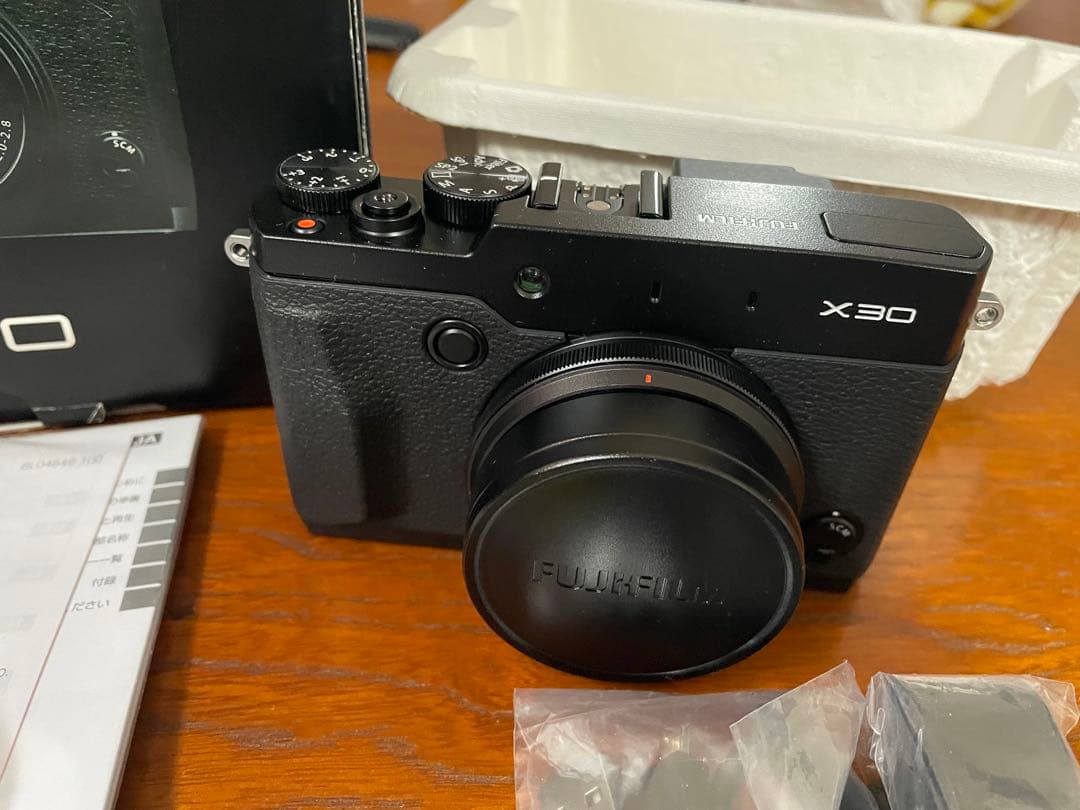 【新品未使用品】　FUJIFILM プレミアムコンパクトデジタルカメラ　X30