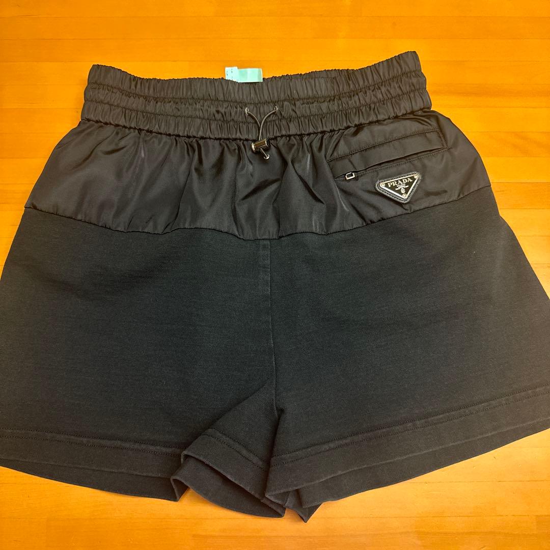PRADA ブラック リナイロンショートパンツ