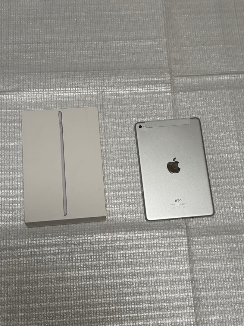 Apple iPad mini 4世代　7.9インチ シルバー 本体