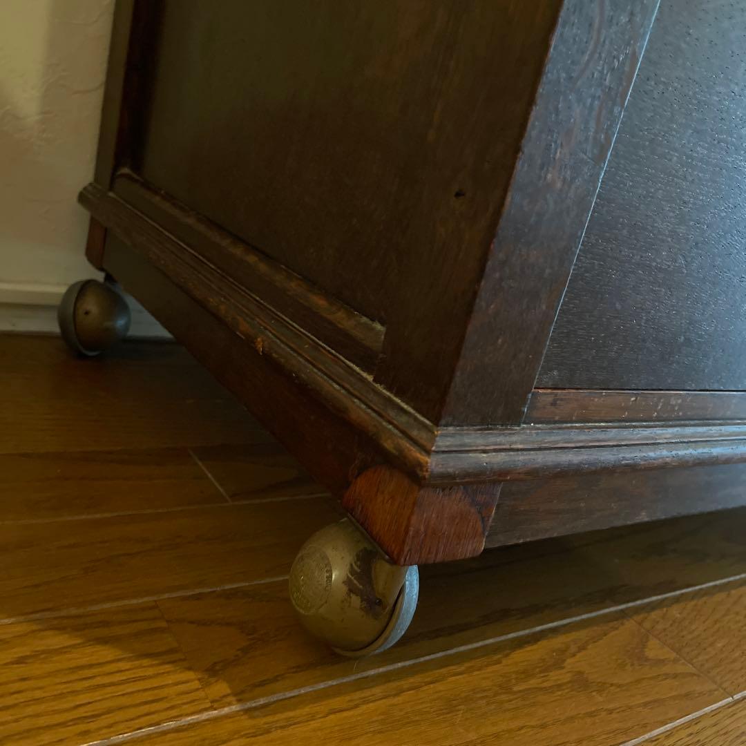 アンティーク オーク材　チェスト キャビネット　真鍮　キャスター