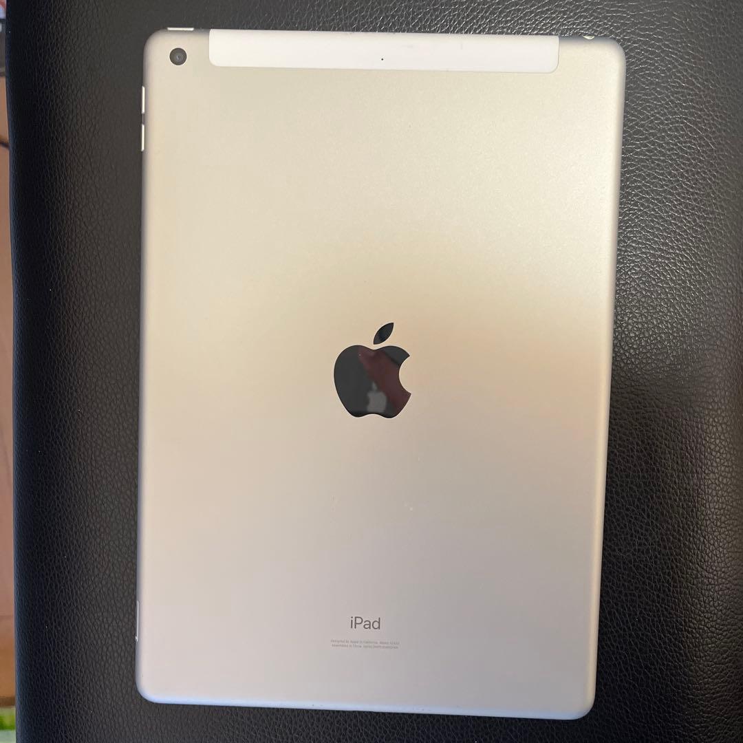 iPad本体 ホワイト 第8世代　箱付き