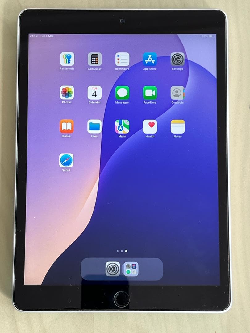 第9世代 iPad 10.2インチ　スターシルバー　64GB