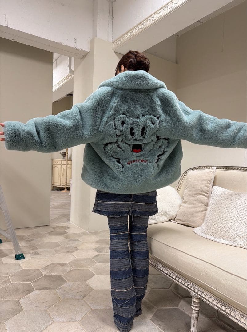 STERIC GLAMOUR FIRE BEAR刺繍 フェイクファーブルゾン