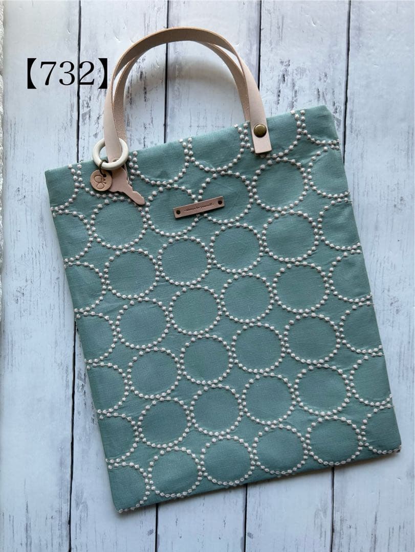 【732】ミナペルホネン　タンバリン　A4ぺたんこトートバッグ　持ち手ヌメ革製