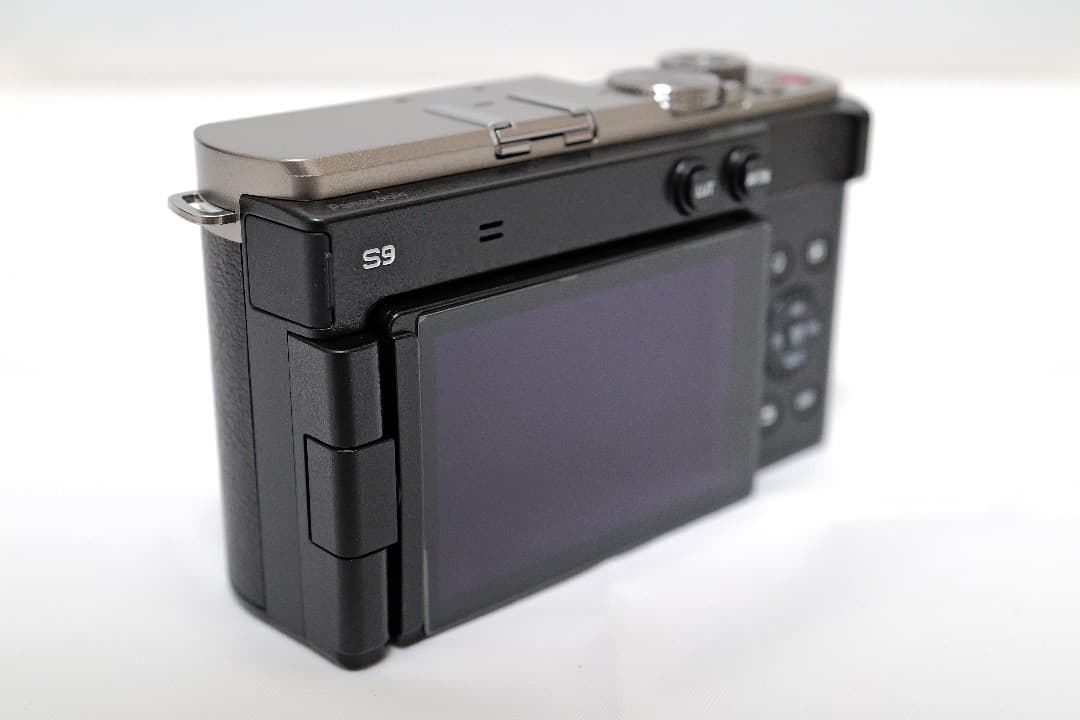 Panasonic LUMIX DC-S9-S ダークシルバー