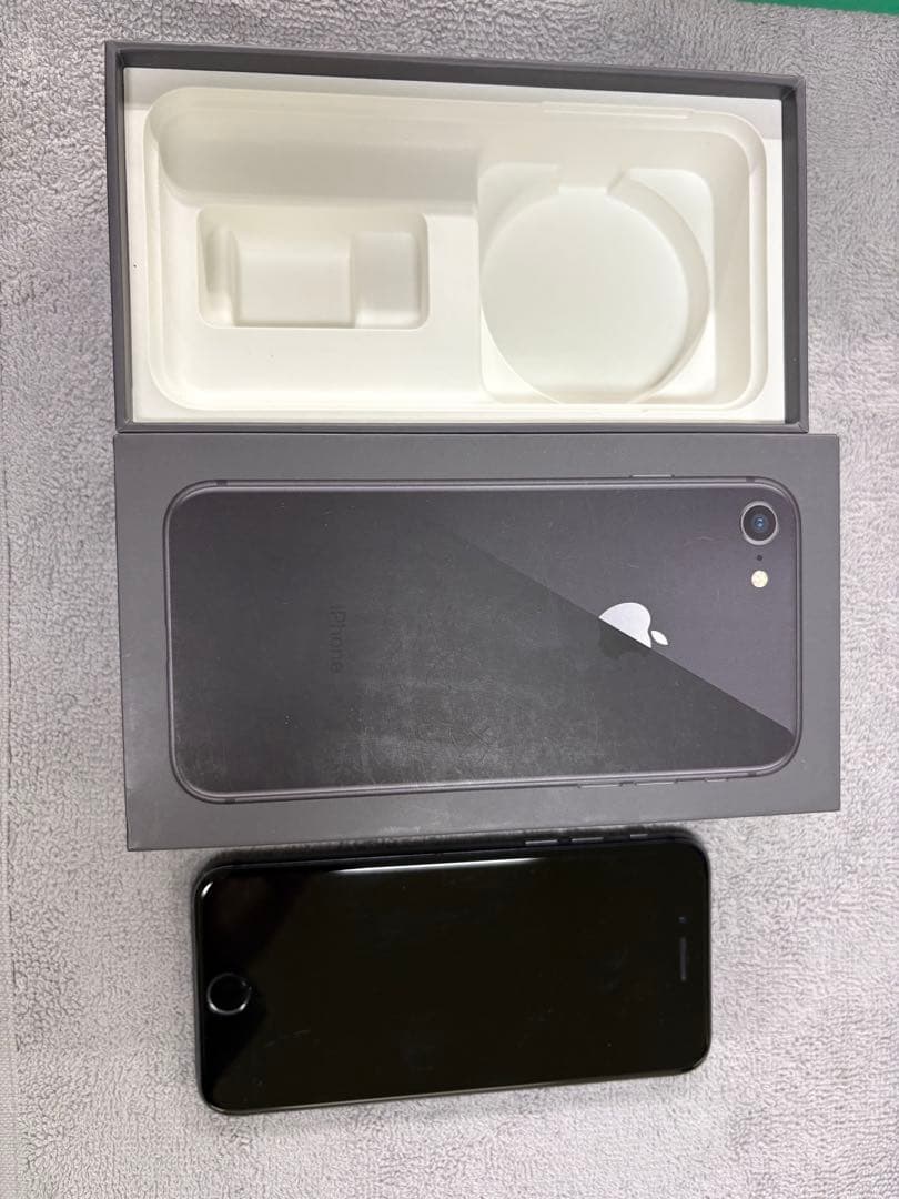 Apple iPhone 8 64GBブラック 本体 箱付