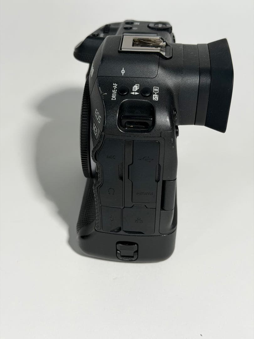 Canon EOS R3 ミラーレスカメラ　バッテリー3個付き