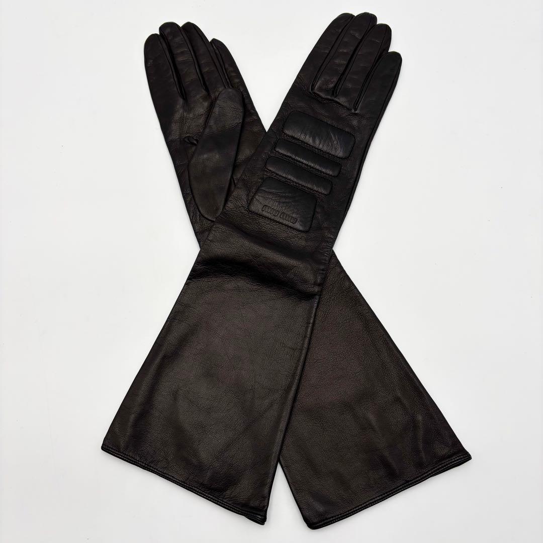 極美品 ミュウミュウ レザーグローブ アームカバー ロゴ型押し ブラック