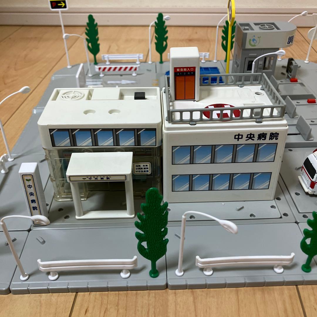 トミカタウン 病院 駐車場　薬局　トミカ