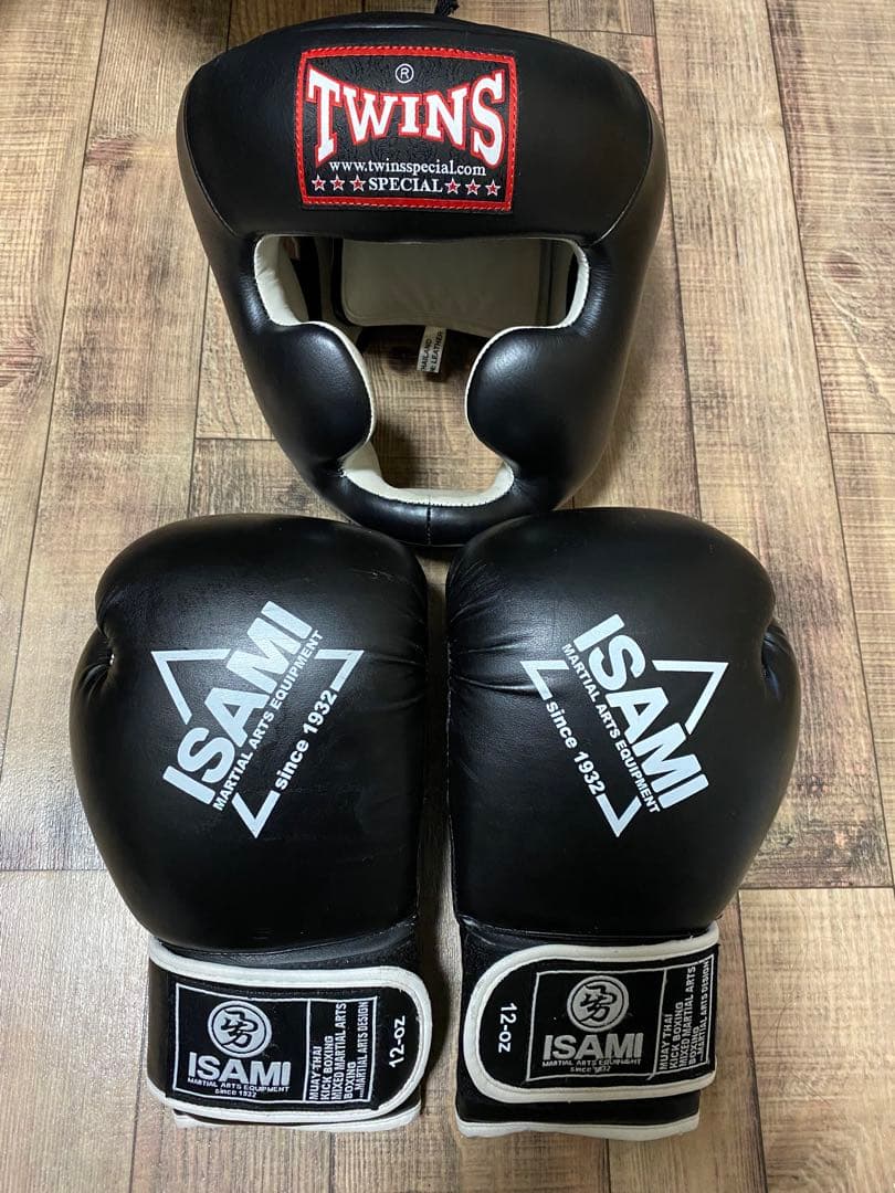 ボクシングTWINSヘッドギア L ISAMIグローブ 12オンス 大人用