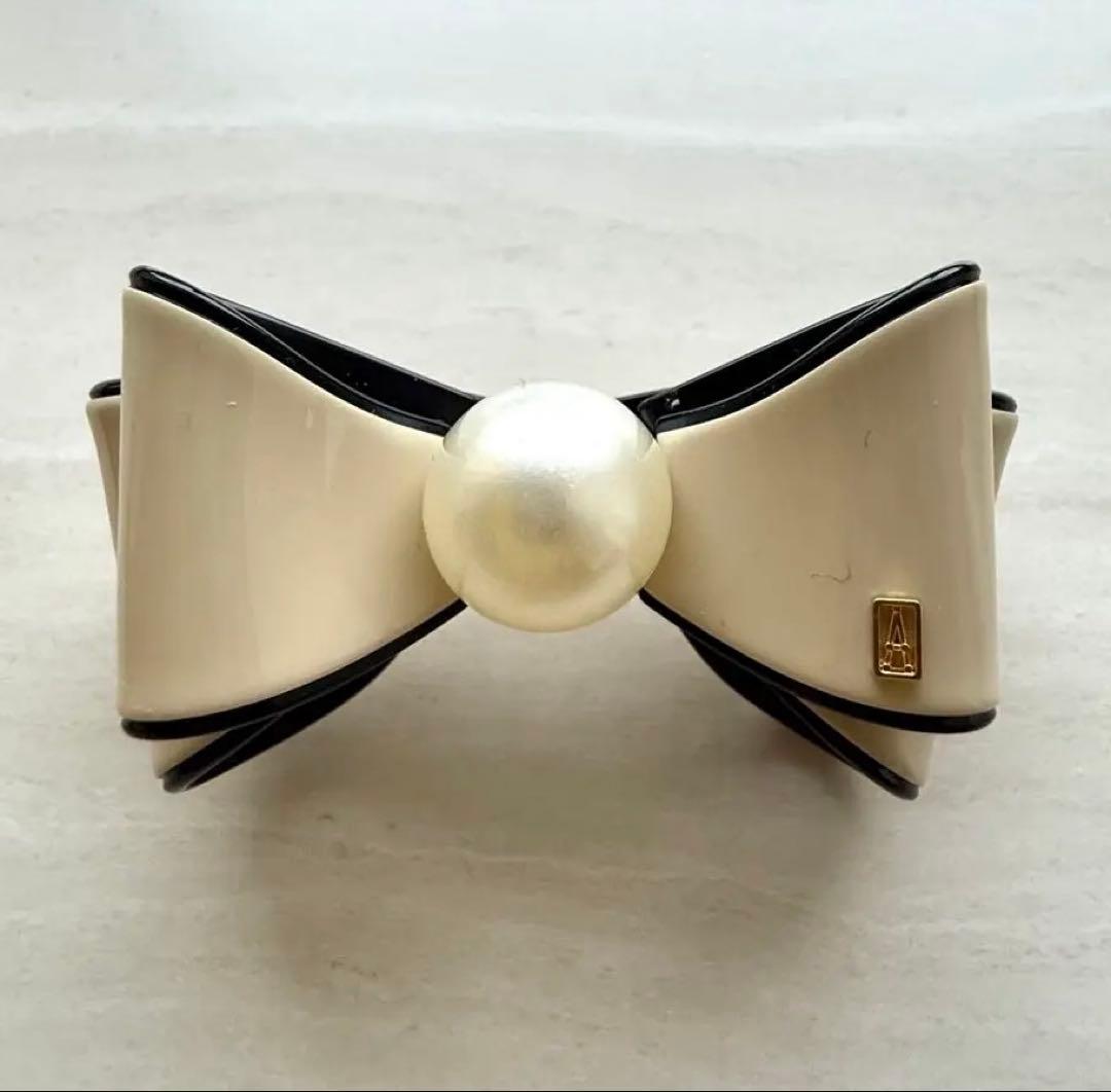 美品　LISERAI バレッタ　ベージュ