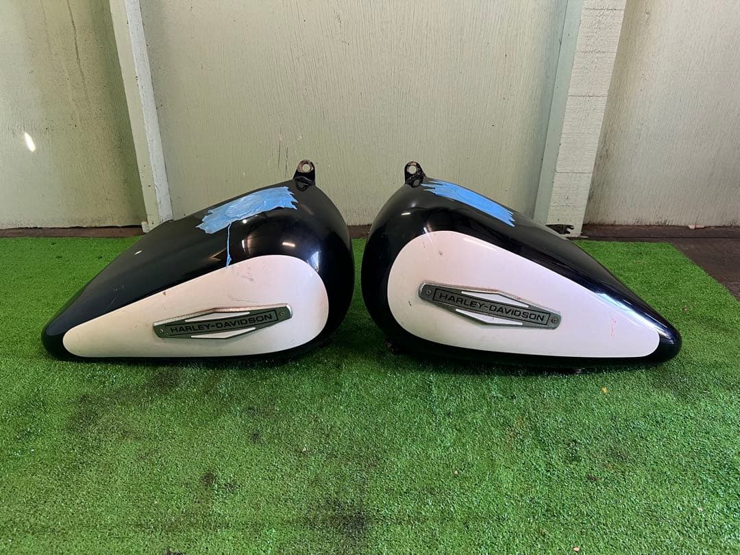 ハーレーダビッドソン　　ガソリンタンク　フューエルタンク　分割タンク