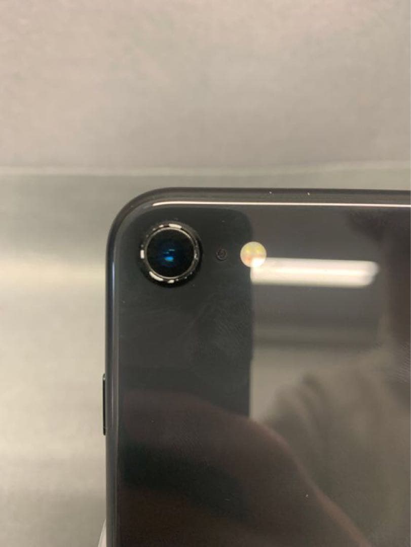 美品　国内版　SIMフリー　iPhoneSE 第2世代　 64GB ブラック色