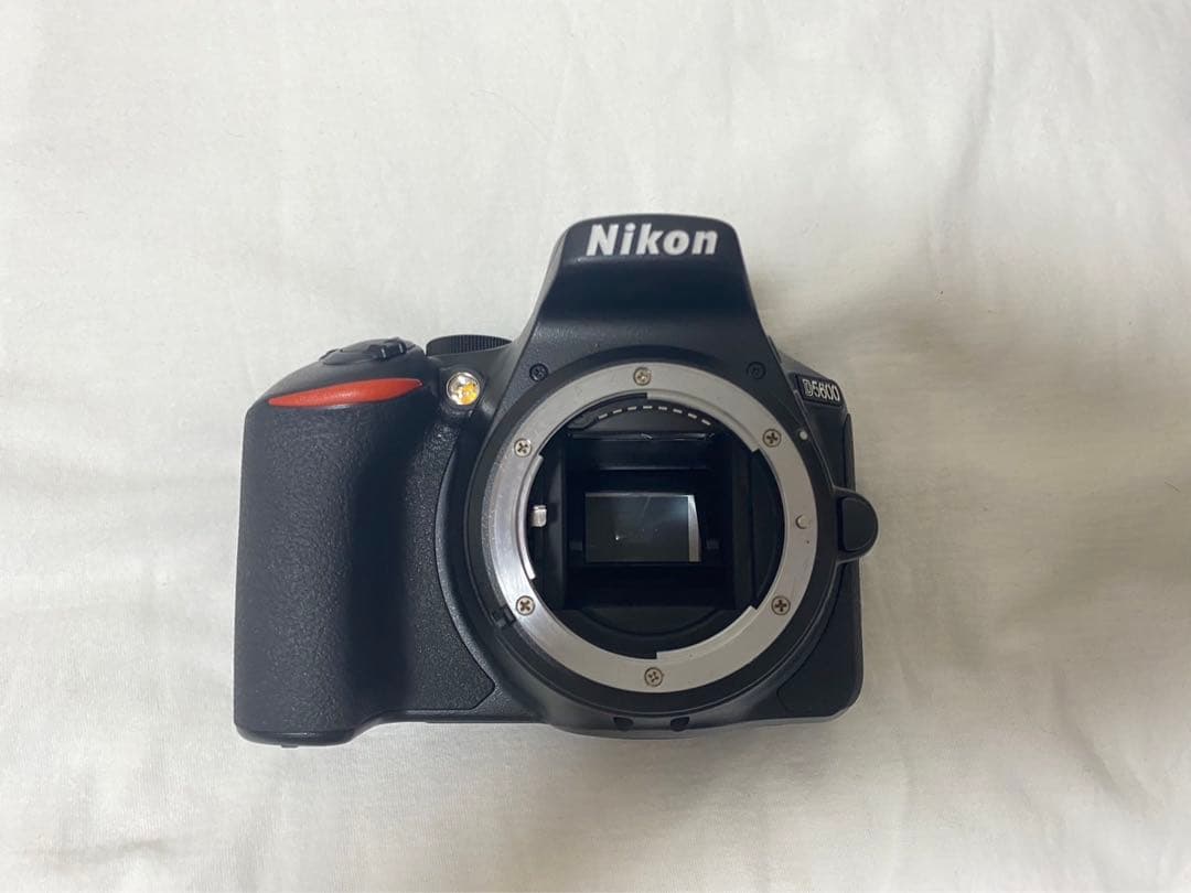 【超美品】Nikon D5600 ダブルズームキット ニコン カメラ 一眼レフ