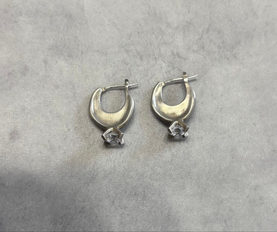 e.m. SILVER925 ジルコニアフープピアス 〈マット〉