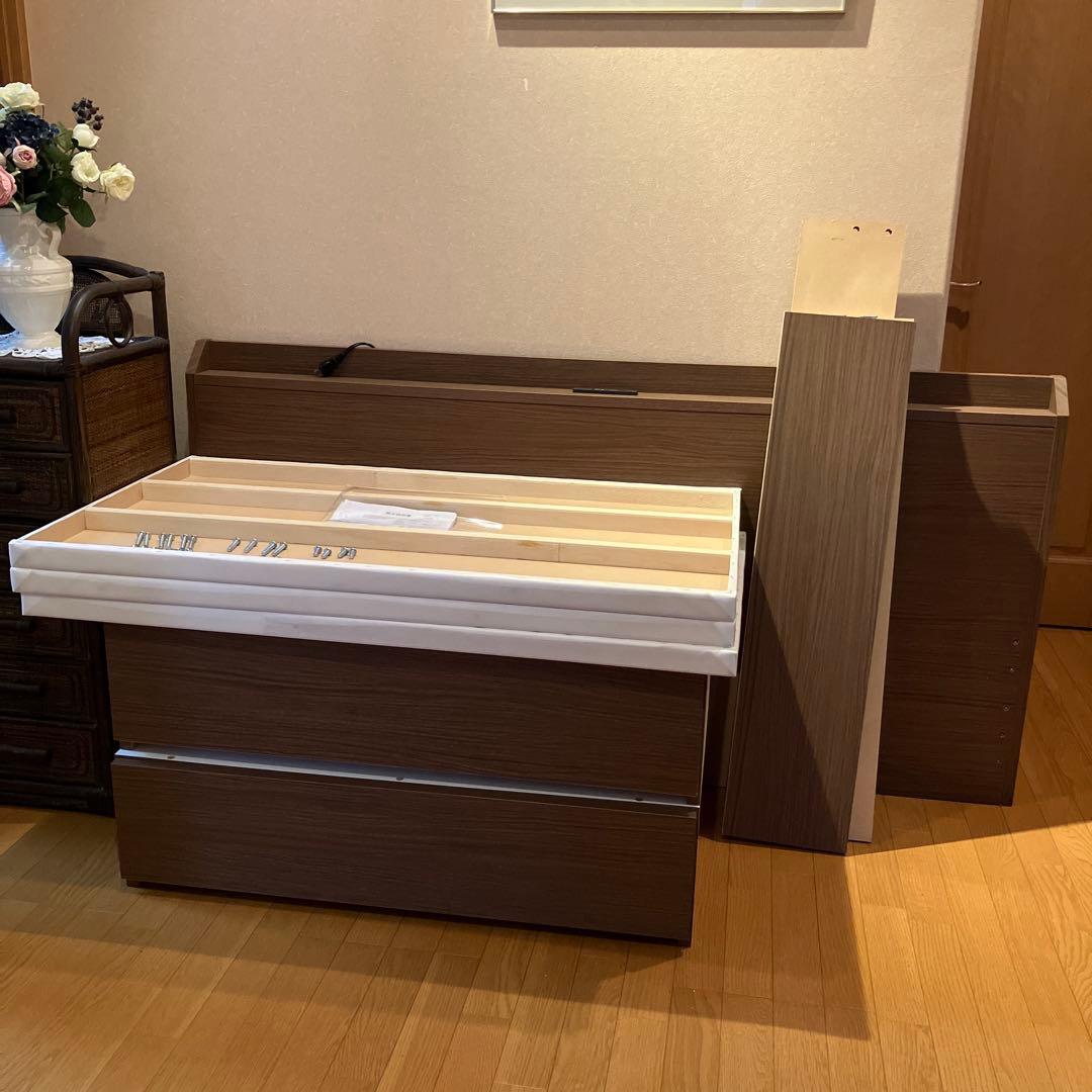 ニトリ　クイーンサイズ　ベットフレームのみ