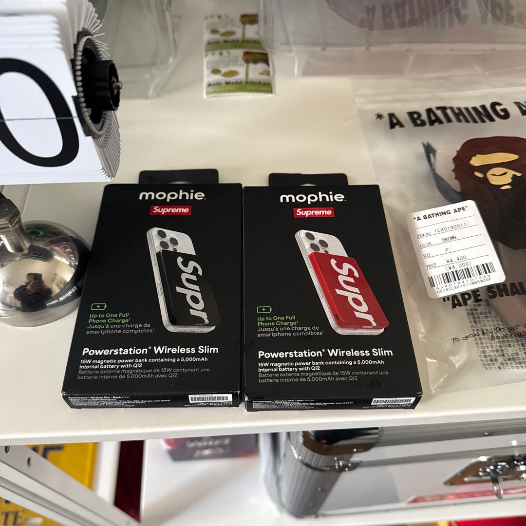 スマホアクセサリー Supreme mophie Q12