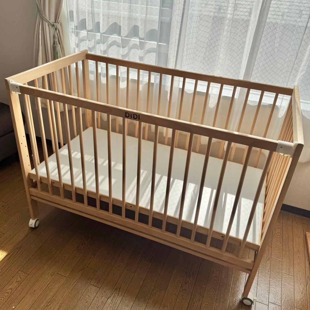 再値下げ【学習机にもできる】木製　ベビーベッド キャスター付き　高さ調節可
