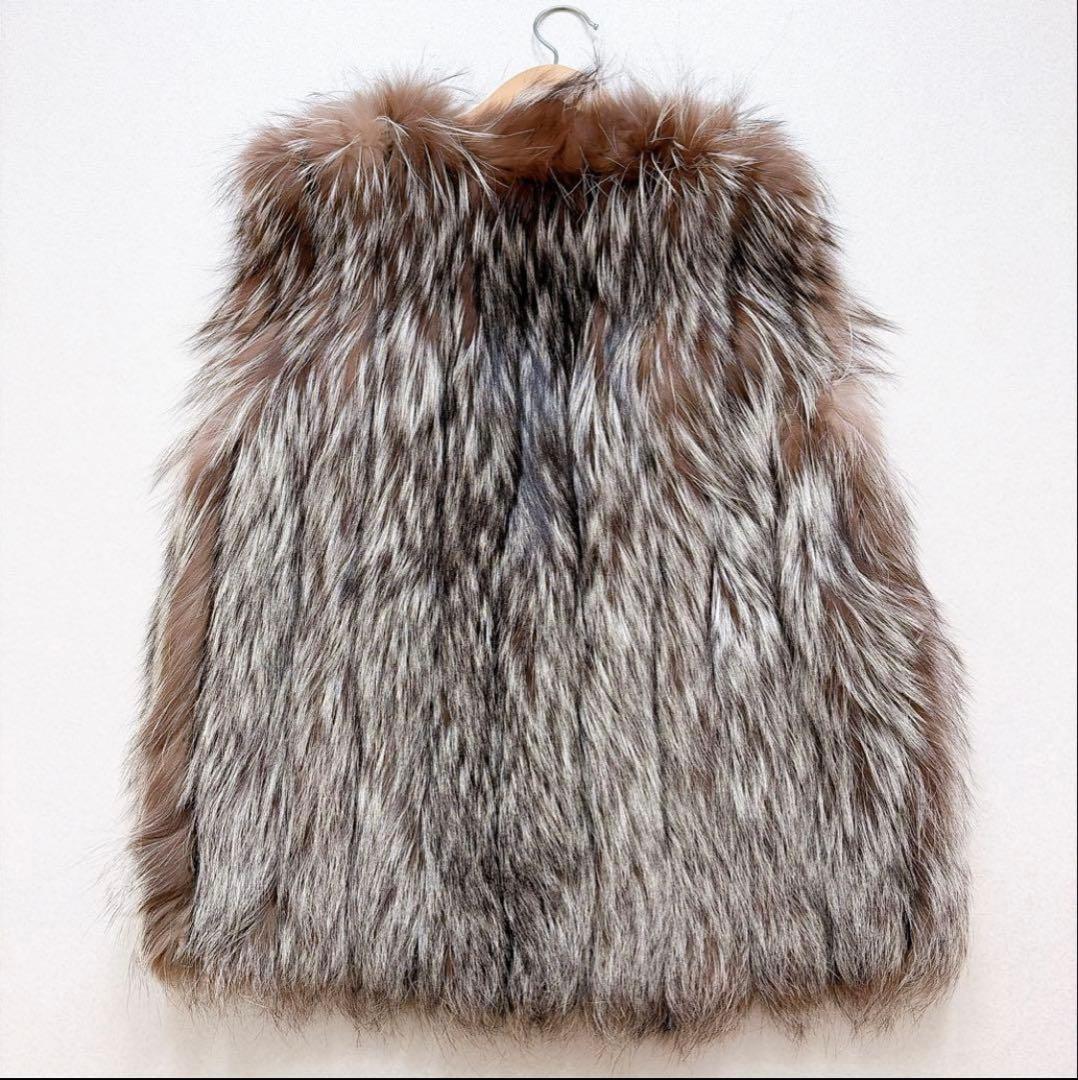 高級毛皮　サガフォックスロイヤル　毛皮のベスト　ジレ　リアルファー　ふわふわ