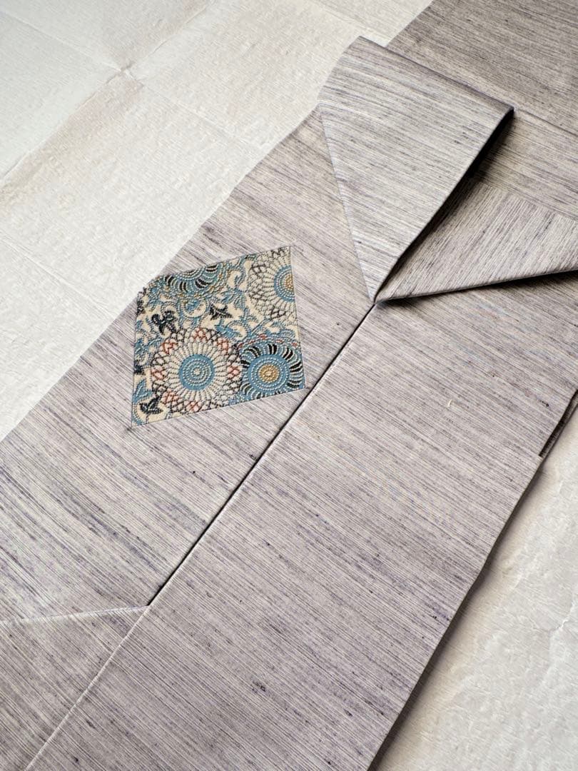 【未使用　お仕立て上り】　正絹　名古屋帯　紬地　型染めに相良刺繍　華唐草