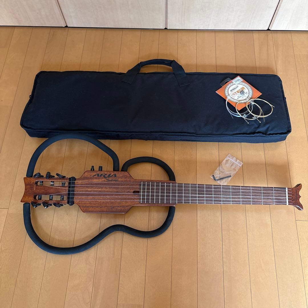 ARIAアリア シンソニードギターケース　弦付き トラベルサイレントギター
