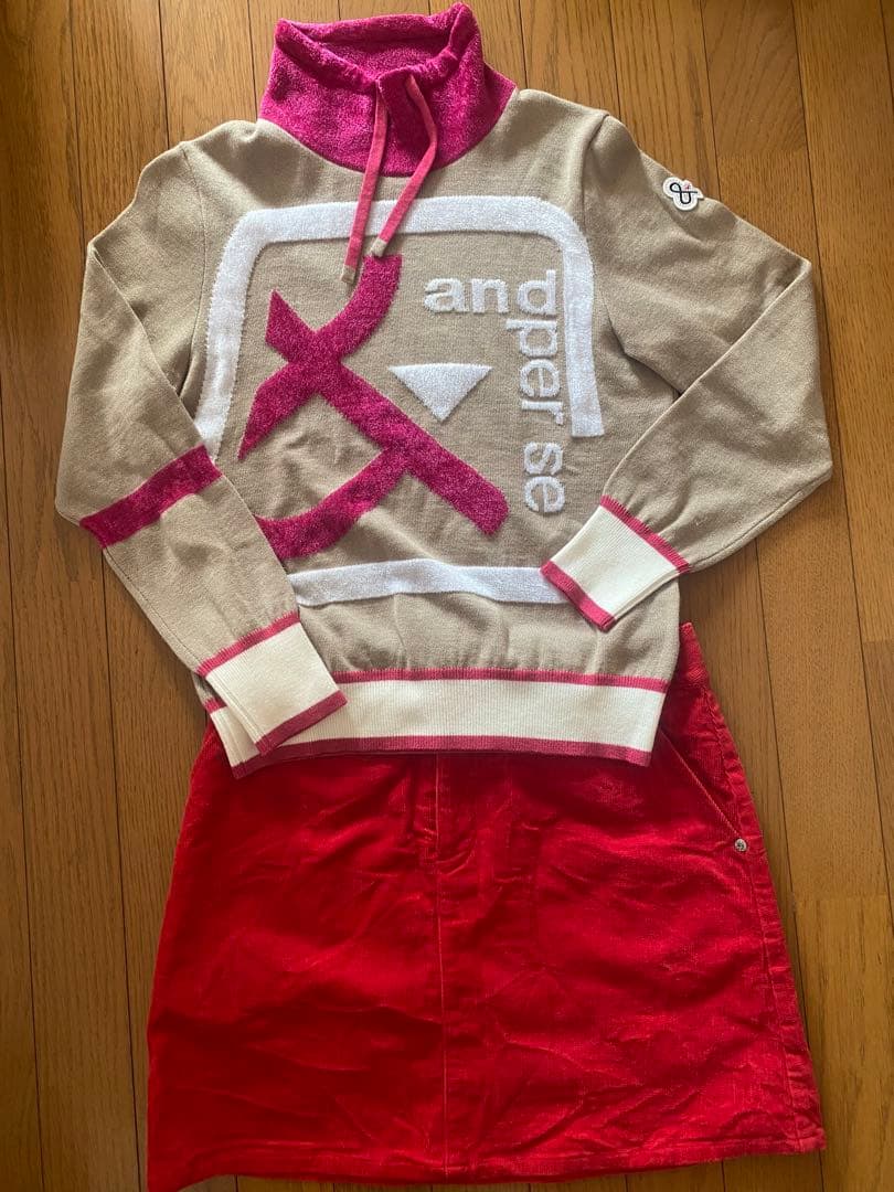 アンパスィ　ハイネックセーター ベージュ/ピンク デルソルコーディロイスカート