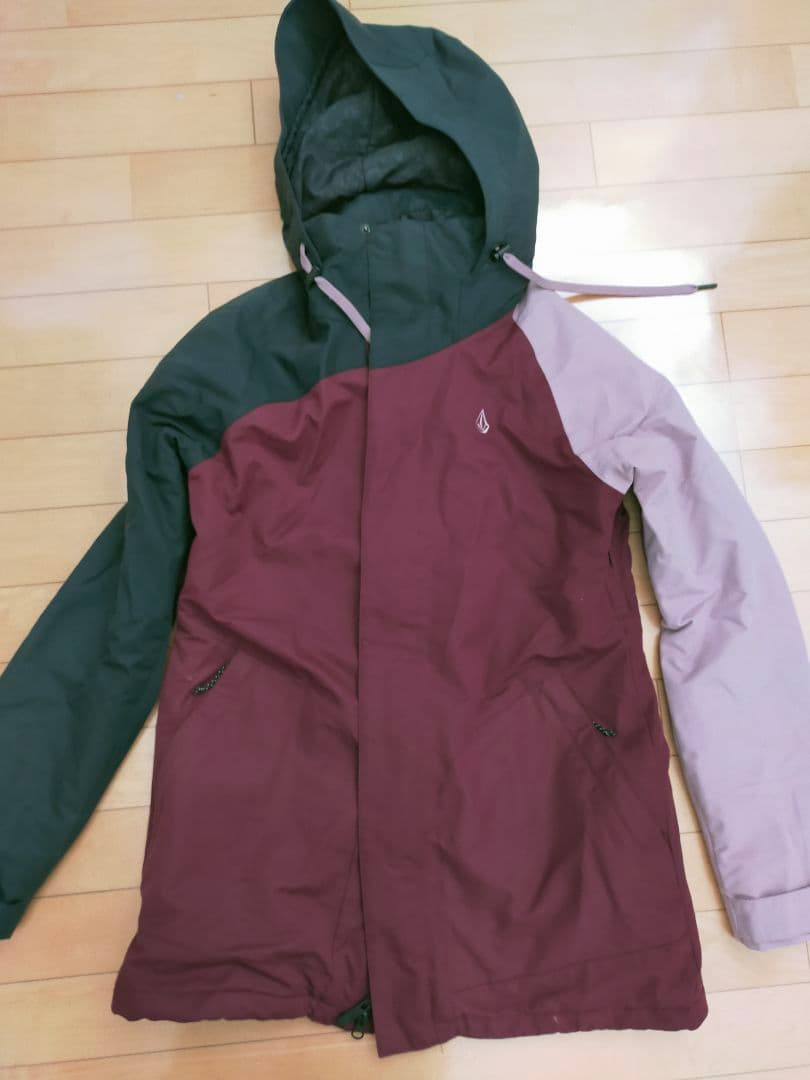 volcom スノーボードウェアセット（ジャケット・パンツ）