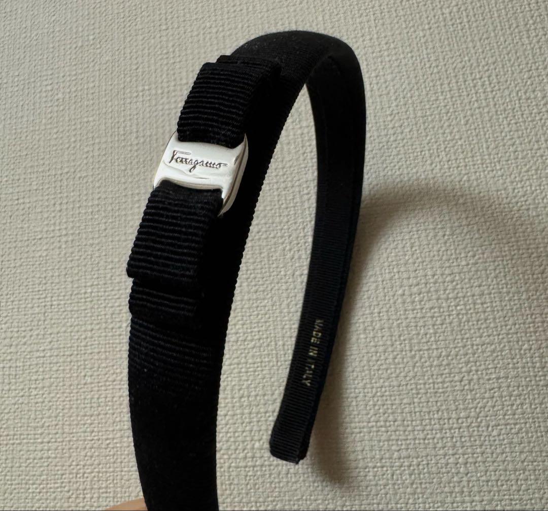Ferragamo リボン付き黒カチューシャ