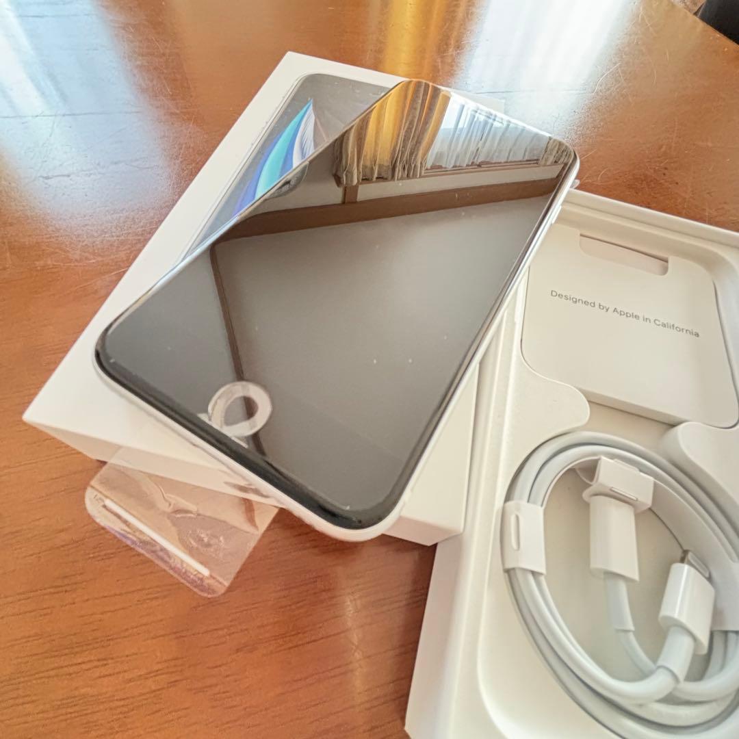 ★新品未使用★Apple iPhone SE（第2世代）64GB ホワイト