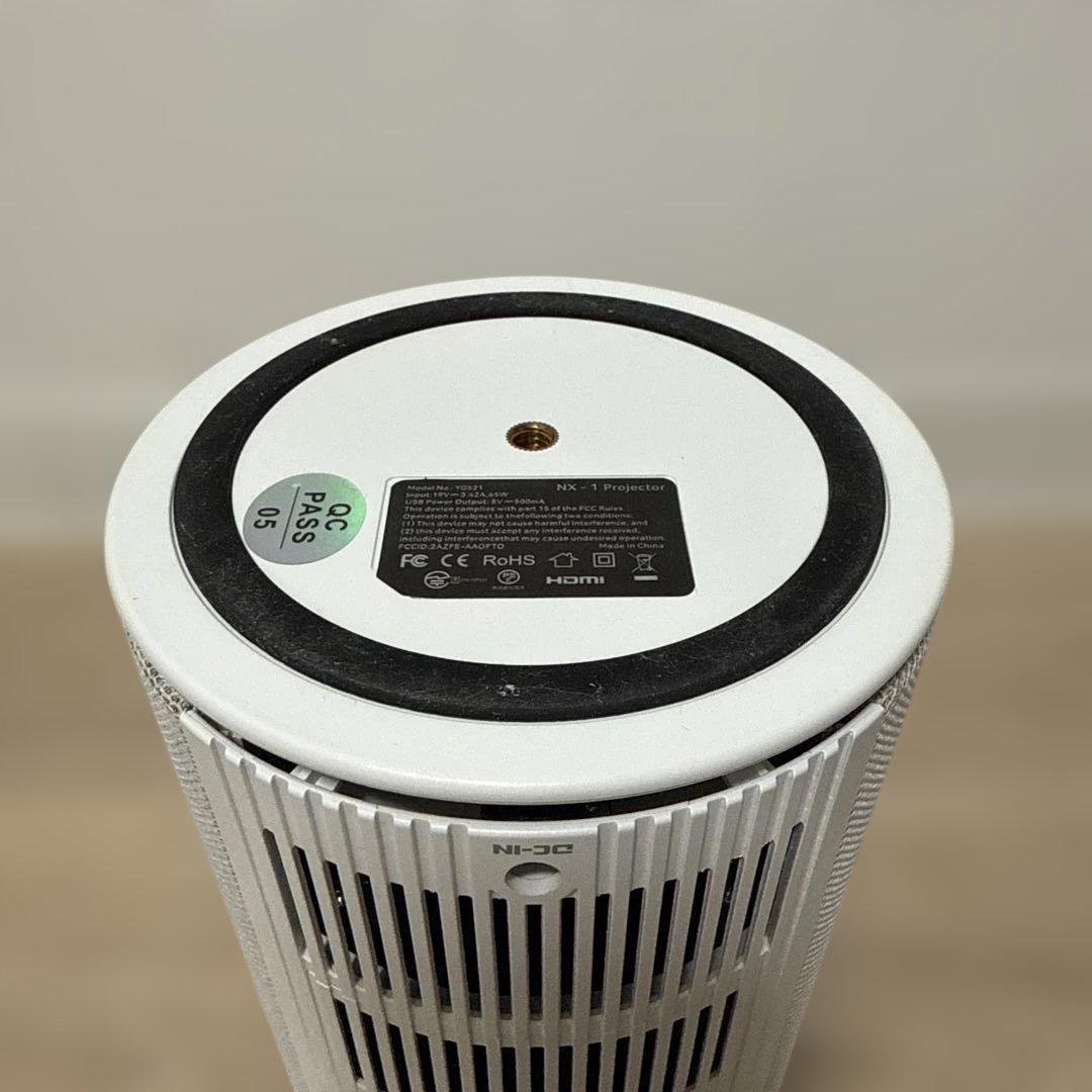 小型プロジェクター　家庭用　ホームシアター　ホワイト　Bluetooth