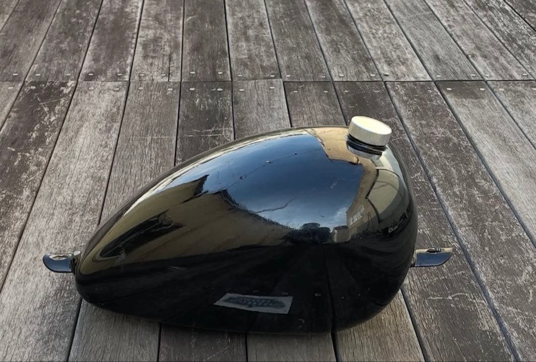 GW価格lowbrow customs ピーナッツタンク　9.1L早い者勝ち！