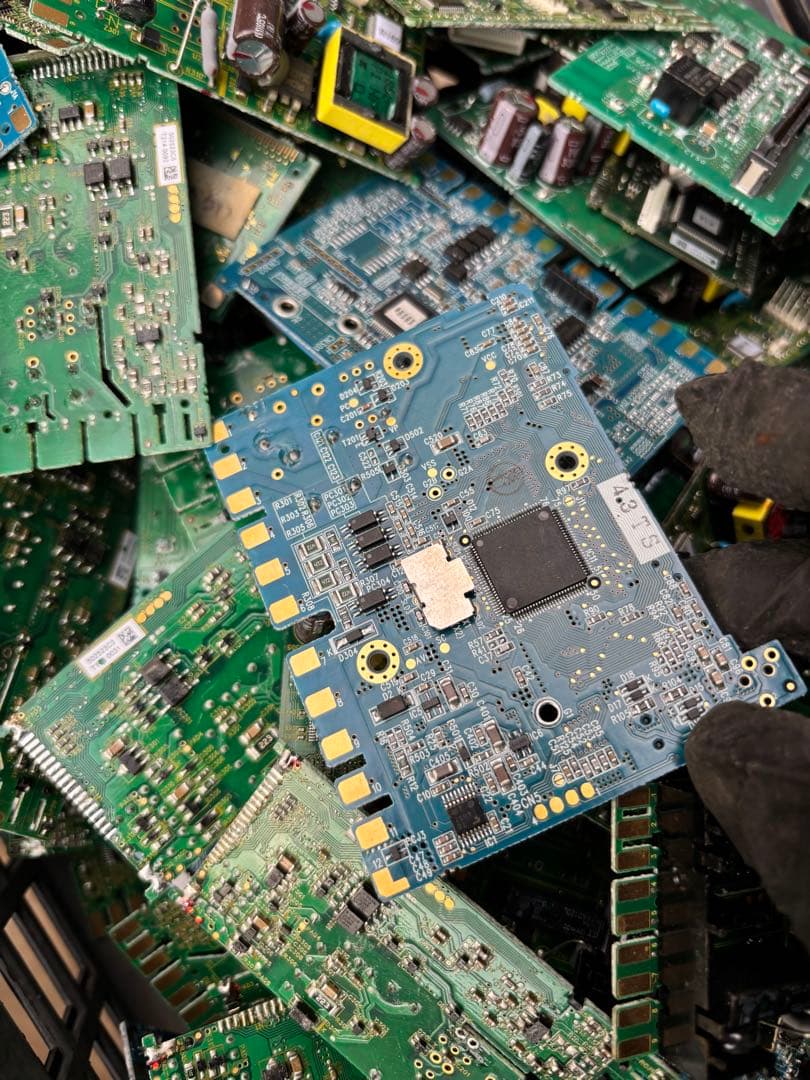 (約2.7キロ)ジャンク品。電磁基盤 。マザーボード